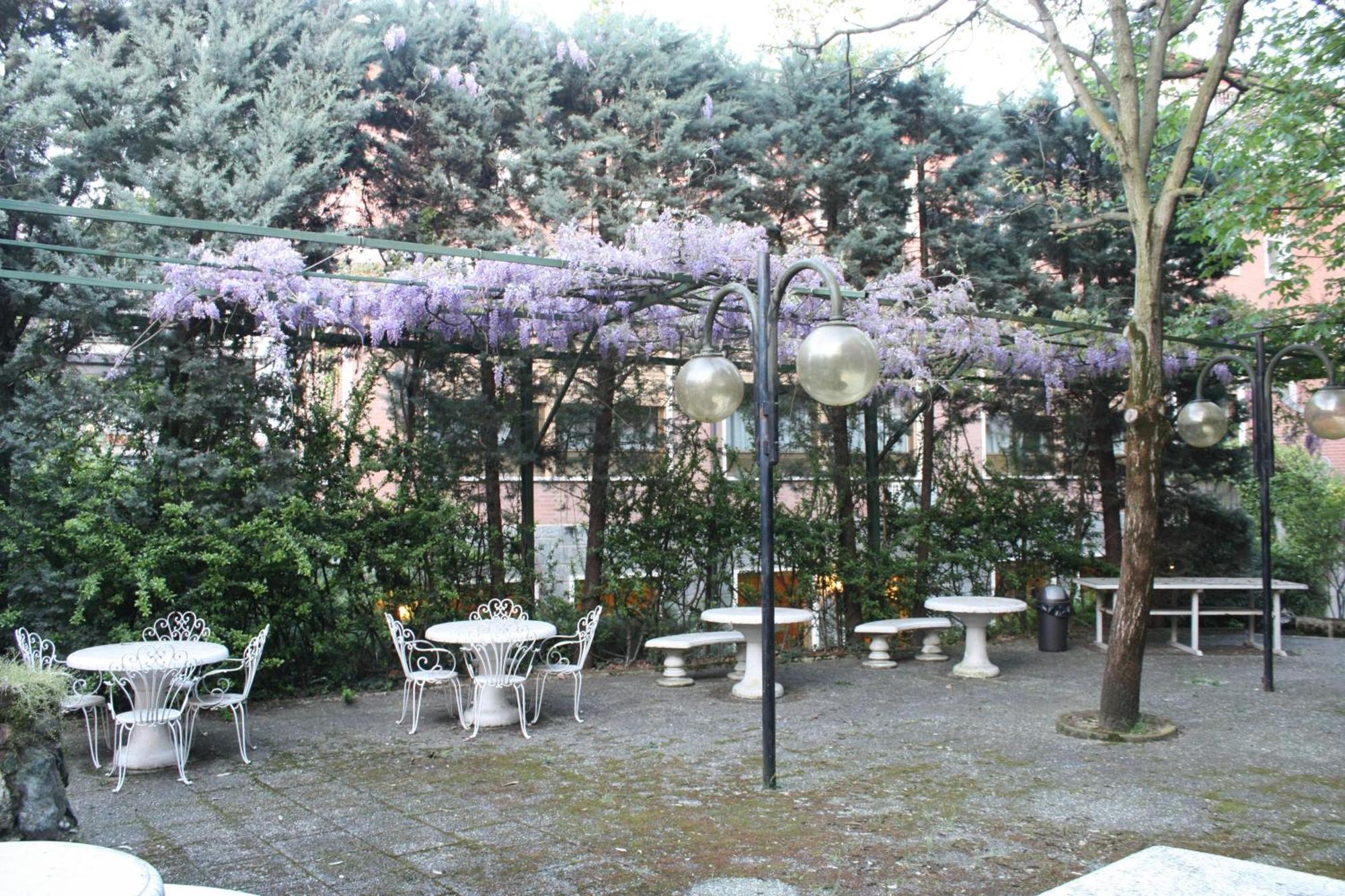 Park Hotel Chieri Bagian luar foto